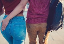 Scene fierbinți, într-o localitate din Iași! Adolescenta i-a sucit mințile! Un bărbat cu mâna stângă pe fundul unei tinere