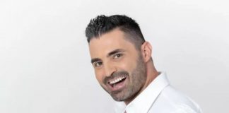 Pepe dă în judecată o mare companie din Iaşi! Scandalul a izbucnit de la melodiile artistului! (EXCLUSIV) Artistul Pepe (Nicolae Ionuţ Pascu), îmbrăcat cu o cămaşă albă, descheiată la gât, şi zâmbind larg