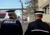 Şi-a scos organul în faţa şefului Poliţiei Locale! Agentul, pălmuit de agresor în plină stradă! (EXCLUSIV) Doi agenţi de la Poliţia Locală, pe o stradă