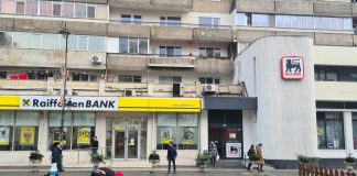 Boicot! O asociație de proprietari vrea să închidă o agenție Raiffeisen și un Mega Image de la parter Raiffeisen si Mega Image de pe bulevardul Stefan cel Mare