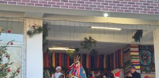 Festival de datini și obiceiuri de iarnă în ultima zi din an în comuna Lungani. Galerie foto