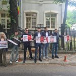 protestatari anti - Mihai Chirica la sediul DIICOT