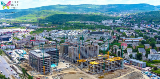 Unde nu intră soarele pe fereastră, intră doctorul pe ușă silk vedere de sus