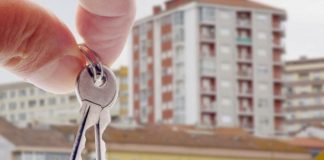 „Agent imobiliar”, obligat să returneze mii de euro după o „ţeapă” cu apartamente! Studenţi de la UMF, amăgiţi! (EXCLUSIV) Mana cheie apartament