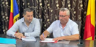 Primarul din Lungani, Virgil Corobuță a semnat contractul de asfaltare a drumurilor comunale primarul Virgil Corobuta semneaza contractul