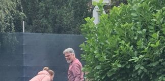 Galerie foto. Viața unui agresor sexual lăsat în libertate. Fostul primar plimbă câinele prin parc Bebe Onofras in parc cu cainele