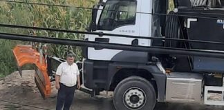 Mașina nouă a primăriei luată cu bani UE a ajuns la șmecheri. Deszăpezirea, cu tractorul vechi de 30 de ani Gelu Spaiuc-Siretel si camionul nou