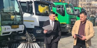 Video! Parada penibilă a unui primar incompetent. Tovarășul Chirica a ieșit să anunțe că dă cu mătura parada utilaje de curățenie Mihai Chirica si Catalin Neculau