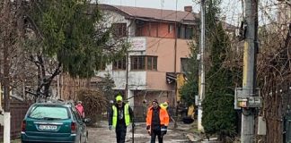 Video! Primăria lui Chirica umple gropile din asfalt cu pământ. Atâta poate edilul ieșenilor strada Gloriei-gropi umplute cu pământ