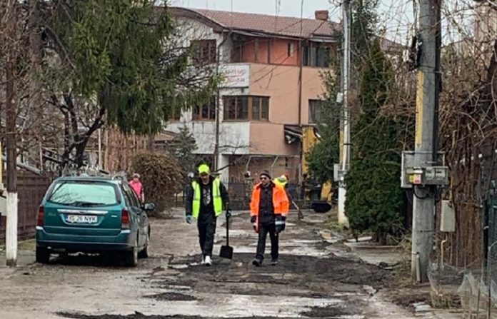 strada Gloriei-gropi umplute cu pământ