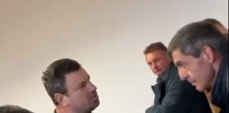 Probă video! Viceprimar agresat în timpul serviciului de un  fost polițist SAS Ionut Ciprian Mănăsii și Ștefan Paraschiv