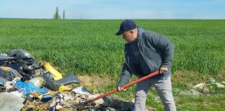 Comuna Lungani montează camere video pentru a combate depozitarea ilegală a deșeurilor muncitor deșeuri comuna Lungani-