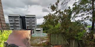 Tupeul unui dezvoltator în orașul Mafiei Imobiliare. Patronul Himson a demolat ilegal magazinul vecinului Himson, Pălăduță și magazinul demolat