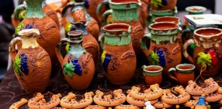 Expoziția ,,Republica Moldova Prezintă” revine la Palas cu o gamă variată de produse tradiționale. Ieșenii pot descoperi bunătăți culinare, dar și obiecte artizanale, cosmetice sau haine, realizate de antreprenorii moldoveni Expoziția Republica Moldova Prezintă Palas Iași