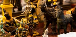 Află povestea unor obiecte de colecție de la expozanții prezenți la „Târgul de Artă și Antichități” din Palas! Targ de arta si antichitati Palas