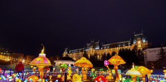 „Un oraș al Crăciunului” te așteaptă în inima Iașului, la Palas: concerte de colinde ale Filarmonicii, Târg de Crăciun, expoziție cu 170 de instalații luminoase, patinoar și alte surprize Palas-un oraș al Crăciunului