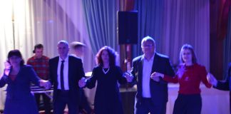 Foto/Video. Petrecere cu dezmăț pentru angajații de la Aeroport. Asta în timp zeci de zboruri erau anulate Romeo Vatră în horă cu angajații