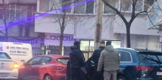 Galerie foto! Arestare în trafic la Iași. Polițiștii BCCO au prins șmecherii care vindeau droguri în cluburi flagrant trafic de droguri-