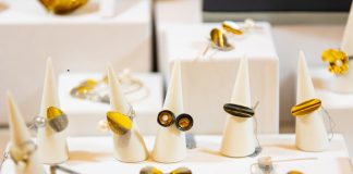 Târgul de Mărțișoare și Atelierul Artistului deschid sezonul primăverii în Atriumul Palas. Bijuterii, mărțișoare și mici obiecte decorative se regăsesc printre exponate Târgul de Mărțișoare și Atelierul Artistului-1