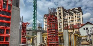 Lucrări ilegale la blocul Braus din Păcurari. Dosar penal și sistarea construcției blocul Braus-Pacurar