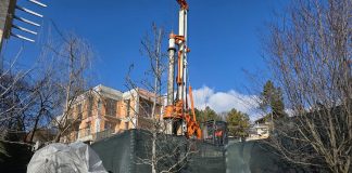 Instanța a blocat din nou lucrările la mastodontul lui Enea din Copou. Dealul riscă să alunece peste vecini. Video lucrari Enea, Prima Construct-Copou1