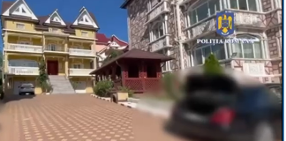 Video! Descinderi cu zeci de jandarmi într-un dosar de fraudă cu mașini de lux. Gaură, peste 2 milioane euro