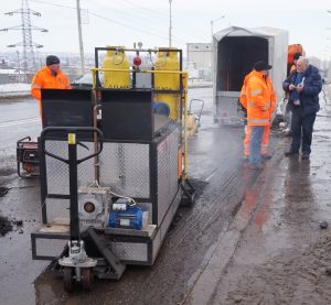 Ovidiu Laicu si utilajele sectiei de productie Iași