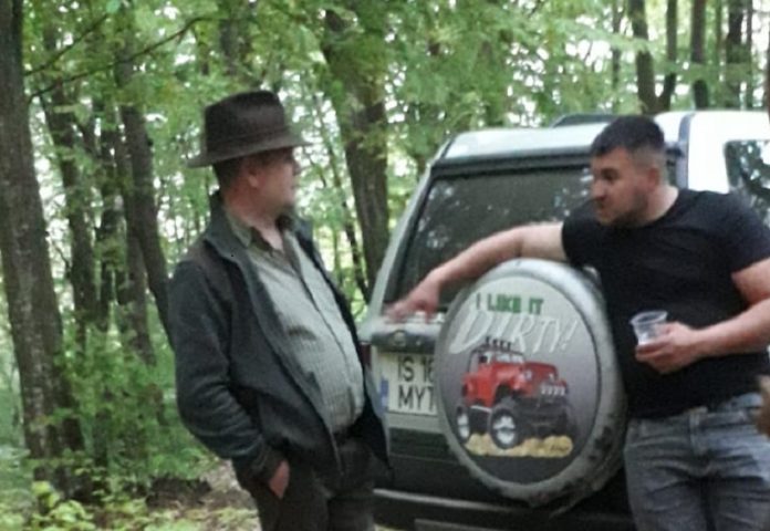padurarii Vasile Panainte și Andrei Mitrea-Dobrovăț