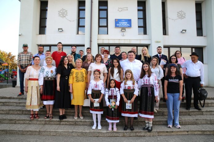 Cristina Emanuela Dascălu și membrii AUR-