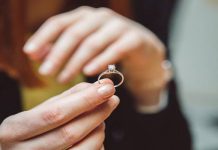 O femeie din Iași, obligată să îi achite daune fostului iubit, după ce ar fi rupt logodna! logodna rupta