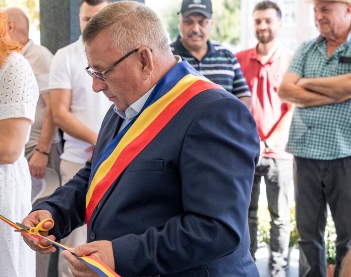 taiere panglica noul sediu al Primăriei Lungani