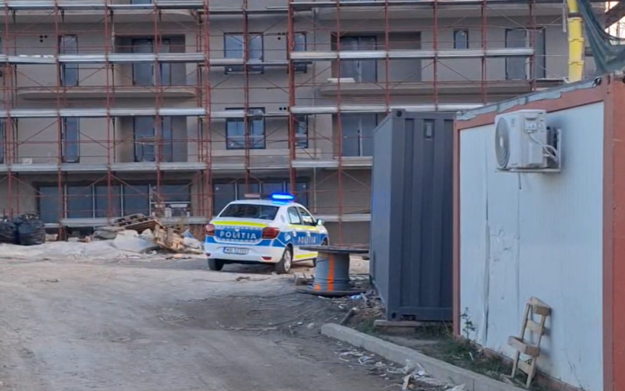 mașina Poliției pe șantierul Blue by Himson mașina Poliției pe șantierul Blue by Himson