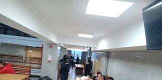Arestări în masă printre interlopii din Iaşi. Clanul proxeneţilor din Păcureţ, decimat de judecători! FOTO Suspecti trafic persoane hol Tribunalul Iasi