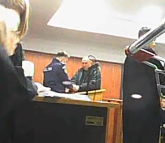 Video! Profesorul universitar ieșean acuzat de viol în cătușe la Tribunal. ‘’Sunt nevinovat’’ Corneliu Gașpar în cătușe