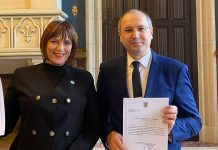 Deputății AUR de Iași, Silviu Gurlui și Emanuela Dascălu, părtași la o scenă grotescă de încălcare simbolică a suveranității Groelandei Emanuela Dascălu și Silviu Gurlui#