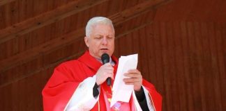 Preotul catolic arestat după ce a abuzat sexual o copilă de 13 ani nu ar fi fost la prima astfel de faptă. Enoriașii au făcut mărturii: „Ar fi abuzat niște minore, și aici, și înainte, acolo unde a mai fost” preot Augustin Benchea