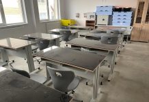 Școlile din comuna Lungani au fost dotate cu echipamente digitale și tehnologice moderne prin PNRR dotari moderne sală de clasa - comuna Lungani