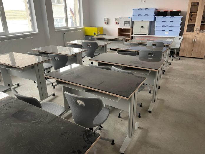 WhatsApp Image 2026-02-03 at 14.55.45 dotari moderne sală de clasa - comuna Lungani