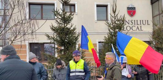 Video! Revoltă într-o comuna din județul Iași. Noile taxe locale au scos oamenii în stradă