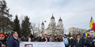 Video! Zeci de ieșeni au protestat împotriva taxelor și impozitelor majorate! Cea mai mare nemulțumire: prețul apei protest împotriva taxelor și impozitelor