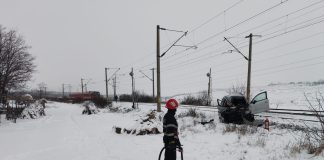 Video! Accident feroviar cu victime în Războieni! O mașină a fost spulberată de tren – Update