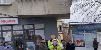 Incendiu la un bloc din Nicolina! Un polițist local a intervenit pentru a salva un bebeluș