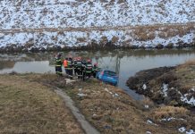 Accident spectaculos în Iași! O șoferiță a plonjat cu mașina în Bahlui