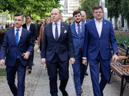 Scandal uriaș în Primăria Iași. Chirica i-a înjurat pe Alexe și Muraru, a devastat sala de ședințe Mihai Chirica, Alexandru Muraru, Costel Alexe