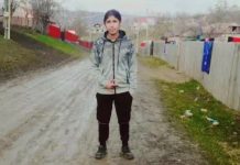 Adolescenta care a înjunghiat un bătrân în curtea bisericii a fost trimisă în judecată. Fata este acuzată de tentativă de omor