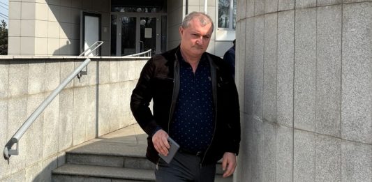 Foto/Video! Notarul Mafiei Imobiliare chemat de judecători să dea explicații. Florea, acuzat de abuz în serviciu notarul Bogdan Daniel Florea-