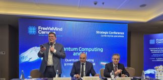 Video! Moment istoric pentru economia ieșeană. Omul de afaceri Cristi Berariu a cumpărat primul computer cuantic din România Adam Hammond, Cristian Berariu, Mihnea Costoiu semnare contract computer cuantic