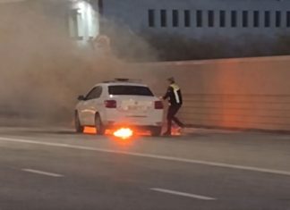 Video! Incendiu în Iași: o autospecială de poliție a ars ca o torță în Bucium