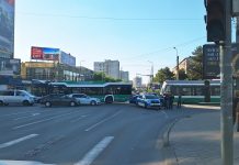 Mașină de poliție implicată într-un accident în intersecție la Cotnari