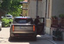 Foto/Video! Notarul imobiliarilor din Iași s-a baricadat la Socola după scandalul din Fratelli Vlad Pătrășcanu la Socola